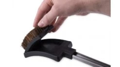 Broil King Baron Palmyra Grill Brush - 64038 -Napoleon || Broil King || Big Green Egg Sales BK 64038 Action 01 1000x563 1