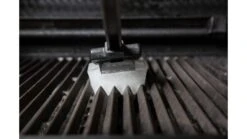 Broil King Ice Grill Brush - 65679 8 Broil King Ice Grill Brush - 65679 -Napoleon || Broil King || Big Green Egg Sales BK 65679 lifestyle 01 1000x563 1